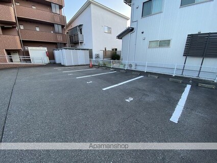 ルシェリア[1LDK/40.61m2]の駐車場