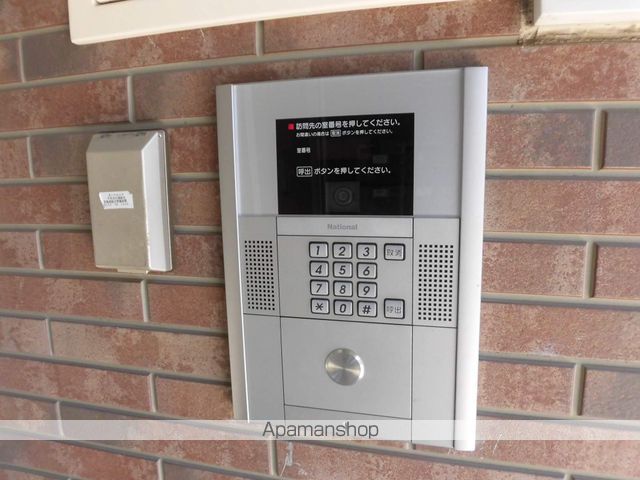 帯広市 3階建 築20年の玄関写真