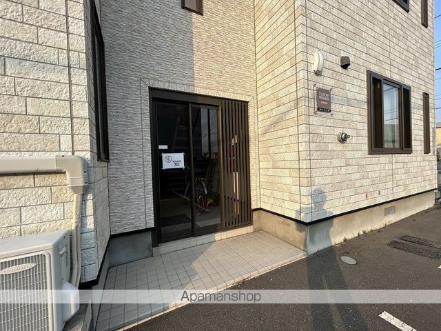 コローレプレミア曙の玄関写真