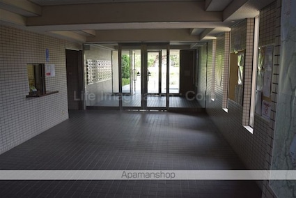 ベルヴィ草津[3LDK/70.2m2]のエントランス1