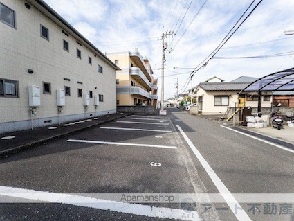 バリュージュ生石　Ｂ棟[3DK/56.65m2]の駐車場2