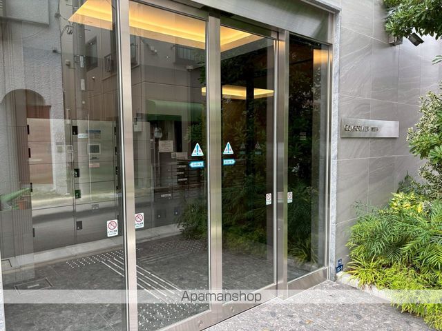 コンフォリア・リヴ西蒲田の玄関写真