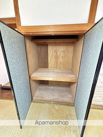 名張市 2階建 築45年の内装写真