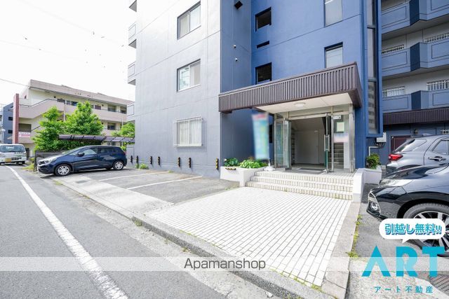 重信マンションの玄関写真