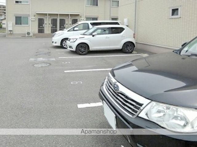 イソラ　フェリジェ[2DK/50.38m2]の駐車場1
