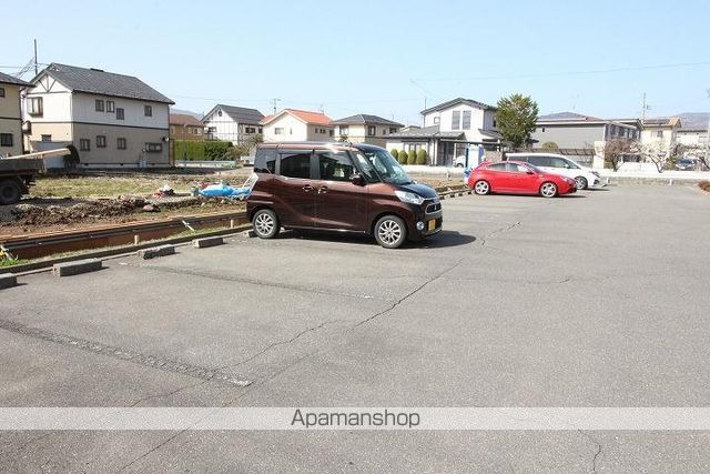 カームフィールズB棟の外観写真
