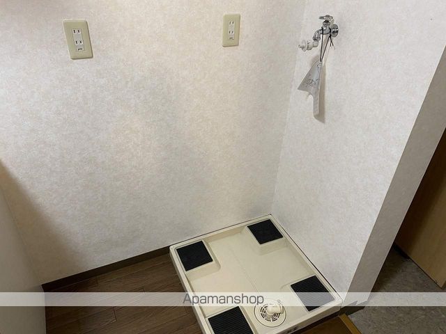 ベーネパラッツオアキの内装写真