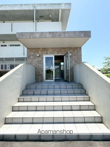 FS APARTMENTの玄関写真