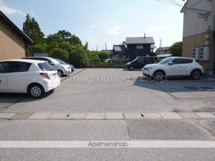 メゾンレトワール[1K/24.48m2]の駐車場