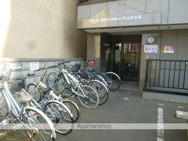クワイシャノン円山表参道の玄関写真