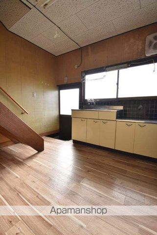 安芸高田市 2階建 築52年の内装写真
