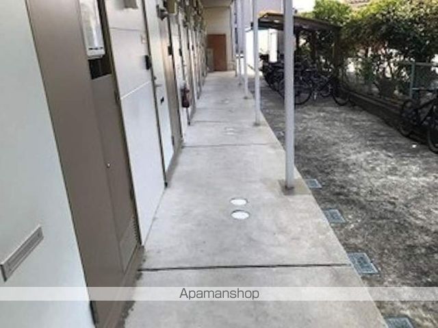 レオパレスさつきの玄関写真