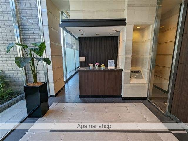 アパートメンツ江坂の玄関写真
