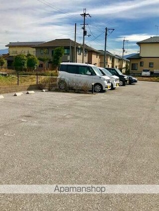 プレザンブリース[1K/24.79m2]の駐車場