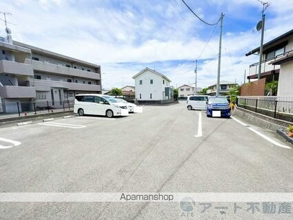 カーサ　サンリット[2DK/45.89m2]の駐車場