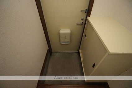 メープルタウンＢ棟[2DK/58.79m2]の玄関