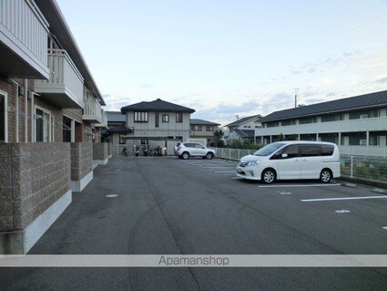 レジデンス城東[2LDK/65.31m2]の駐車場