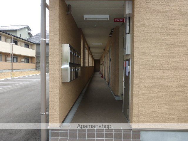 メゾン小西名坂1番館の玄関写真
