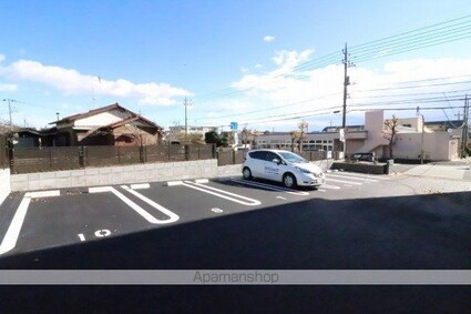 エンブレム[1LDK/44.62m2]の駐車場3