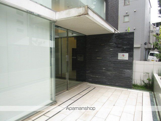 FINO JIYUGAOKAの玄関写真