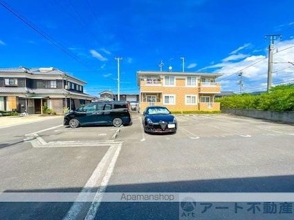 ブルック磯Ⅱ[2LDK/58.48m2]の駐車場3