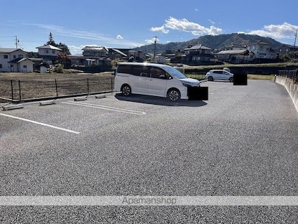 ユイット・ヴィオラ[2LDK/56.19m2]の駐車場1