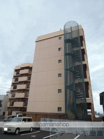 衣山第1マンションの外観写真