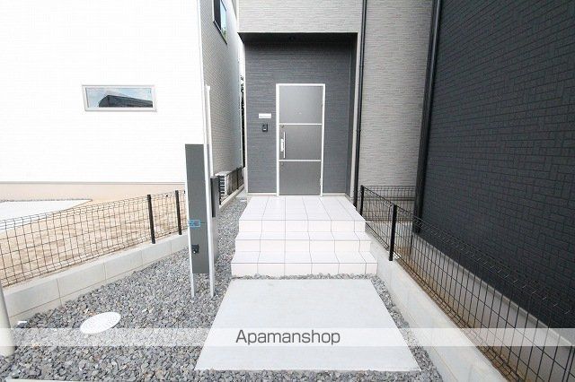 愛知環状鉄道 瀬戸市駅 徒歩8分 2階建 新築の玄関写真