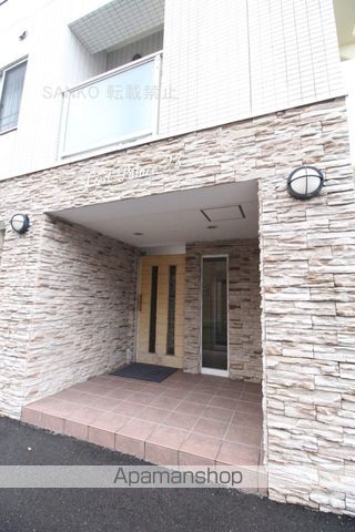 クレストパレス23の玄関写真