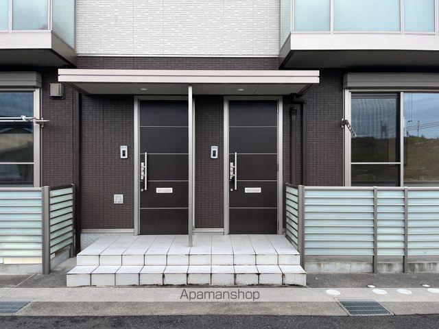 サン・クレール貴生川の玄関写真