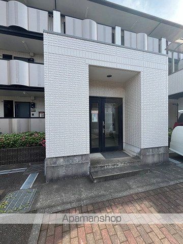 アムール大倉山 B棟の玄関写真