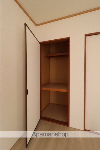 ニューハウジングの内装写真