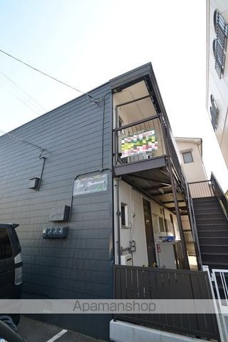 GOTO APARTMENTの玄関写真