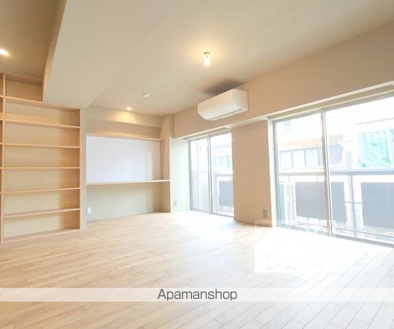 ロイヤルコート嵯峨の内装写真