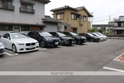 エクイティ[1LDK/41.26m2]の駐車場2