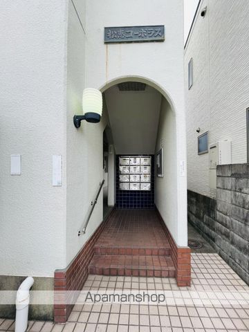 松恵コーポラスの玄関写真