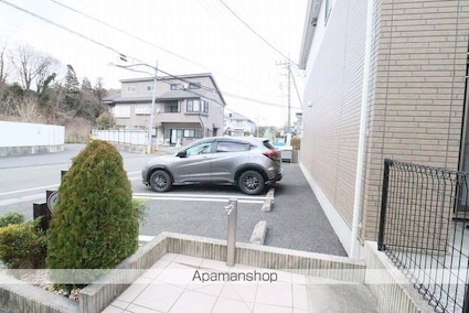 クラルテ　アジュール[2LDK/60m2]の駐車場