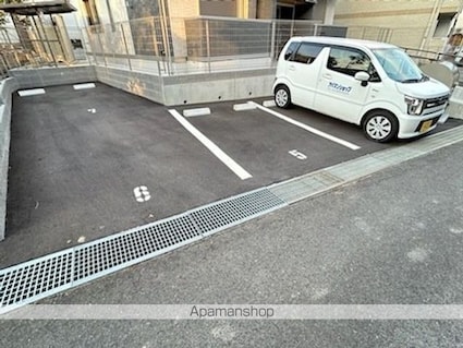 グランピア石山[1LDK/40.05m2]の駐車場