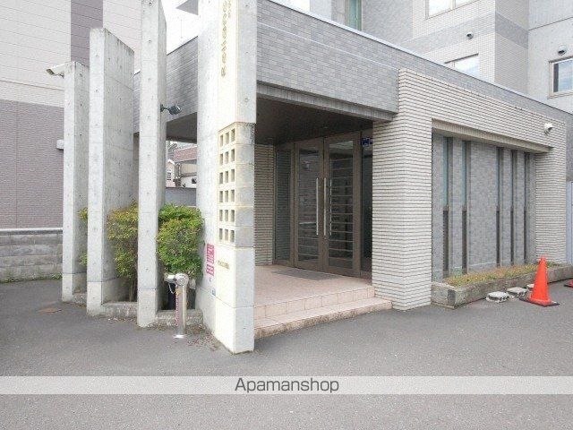 リライエンス円山の玄関写真