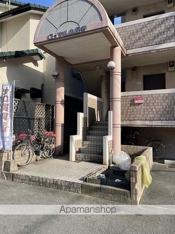 ロイヤル九品寺の玄関写真