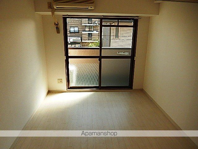 クリスタルカーサIIの内装写真