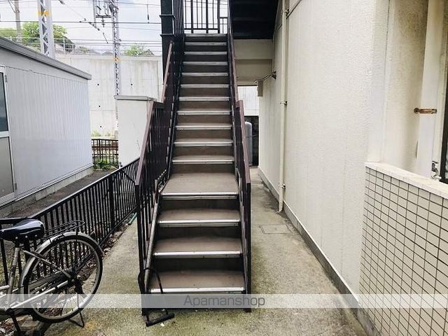 メゾン生麦の玄関写真