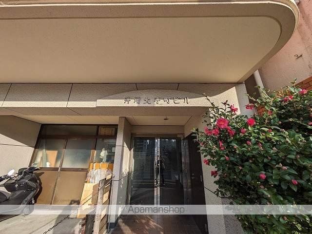 沖増大手町ビルの玄関写真