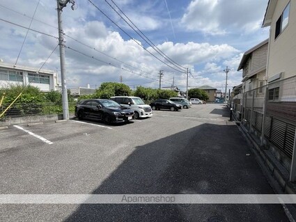 ホワイト　ヴェール[1LDK/35.91m2]の駐車場1