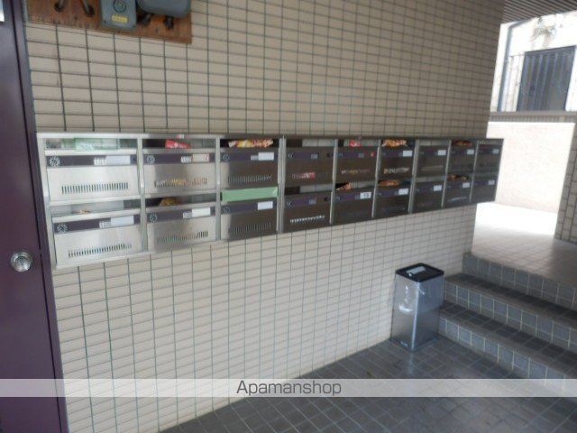 ローヤル国立マンションの玄関写真