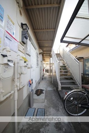 クリスタル[1R/23.08m2]のエントランス2