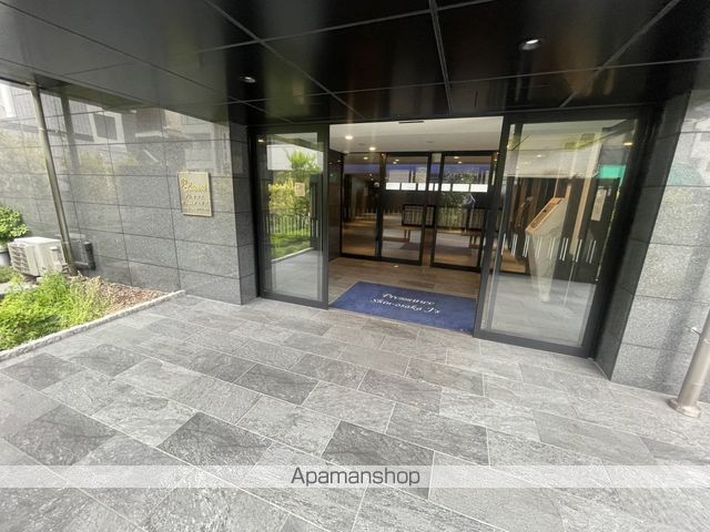 プレサンス新大阪ジェイズの玄関写真