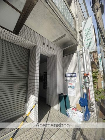 住本ビルの玄関写真