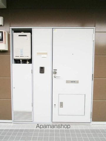レオパレス八幡IIの玄関写真