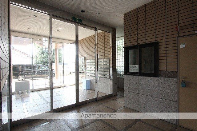 レジェンダ泉中央の玄関写真